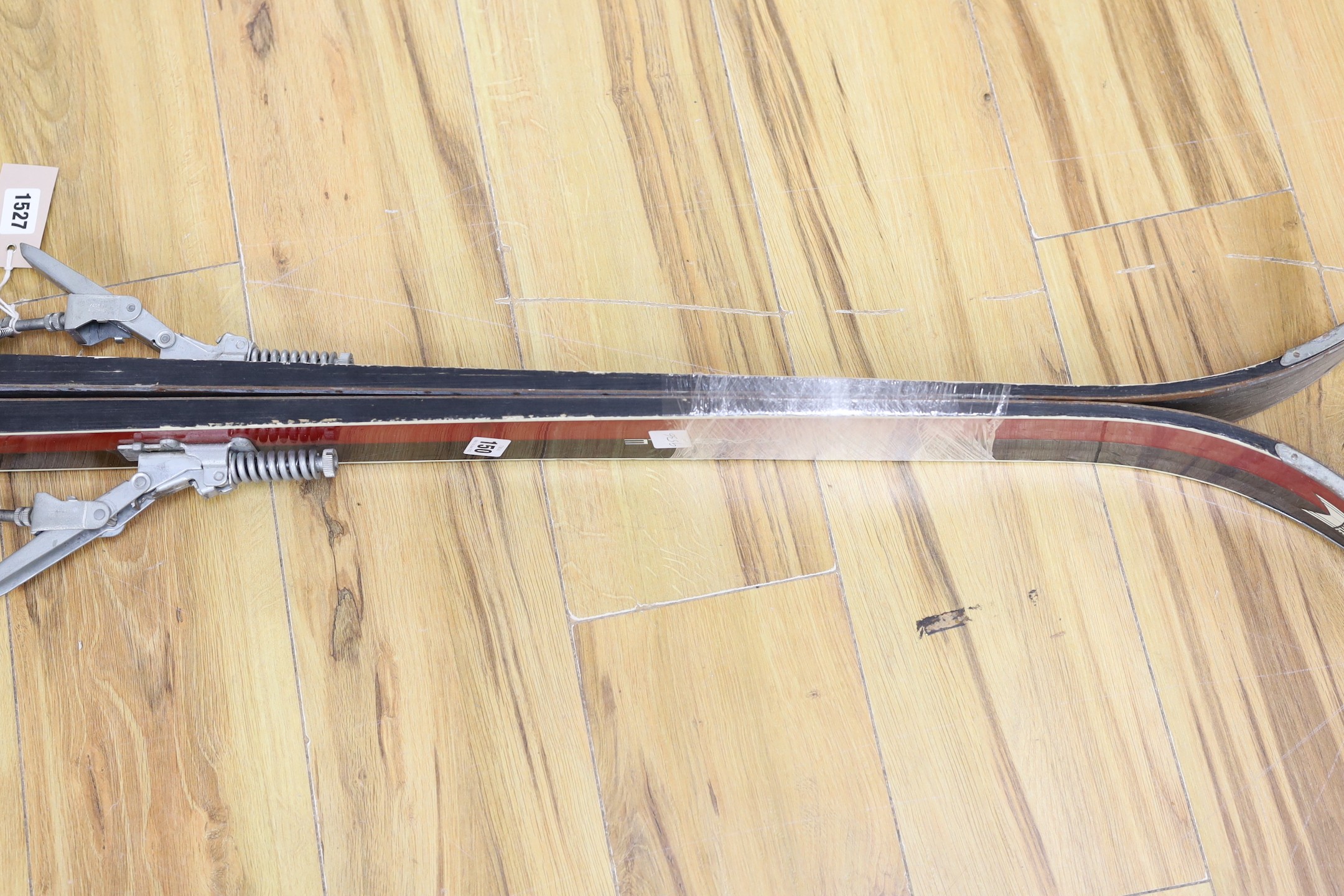 A pair of Kastle snow skis